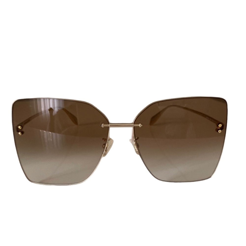 ❤️⭐️ Host Pick ⭐️ ❤️Alexander McQueen Sunglasses new condition 🤞🤞🤞 - Picture 6 of 6